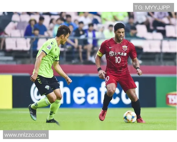 全北现代与上海上港精彩对决集锦回顾赛场瞬间尽显足球魅力与激情 全北现代与上海上港精彩对决集锦回顾赛场瞬间尽显足球魅力与激情